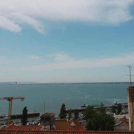 Historical Center Alfama - Stunning River Views Lisbona Esterno foto